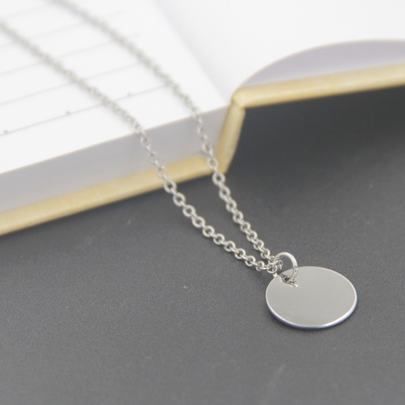 //SALE//LAST ONE//Minimalist Circle Necklace - Picture 4 of 4
